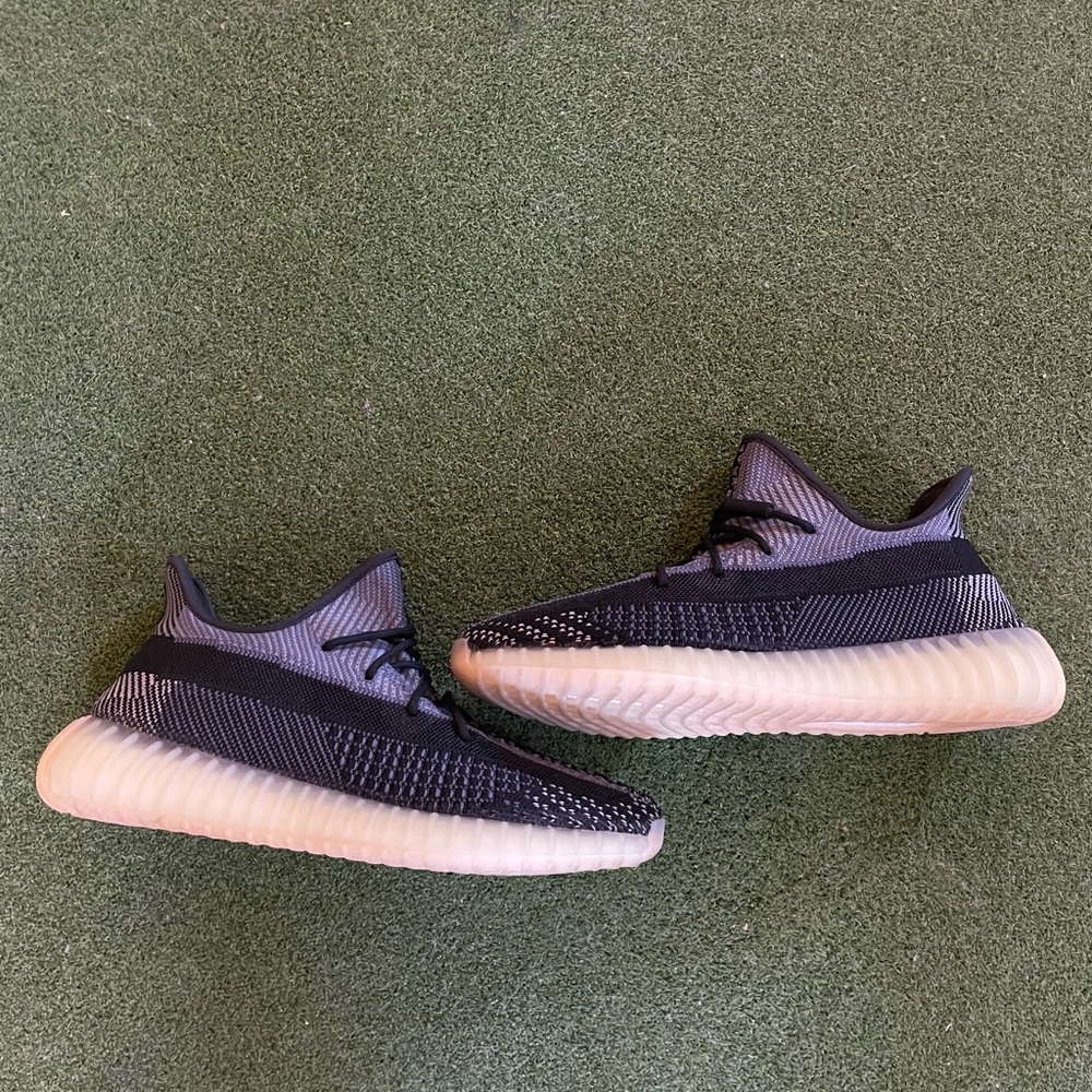 Adidas Yeezy Boost 350 V2 Carbon (Replica)